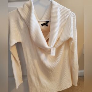 Cream Banana Republic cow neck sweater. Size M. Never worn. NWT